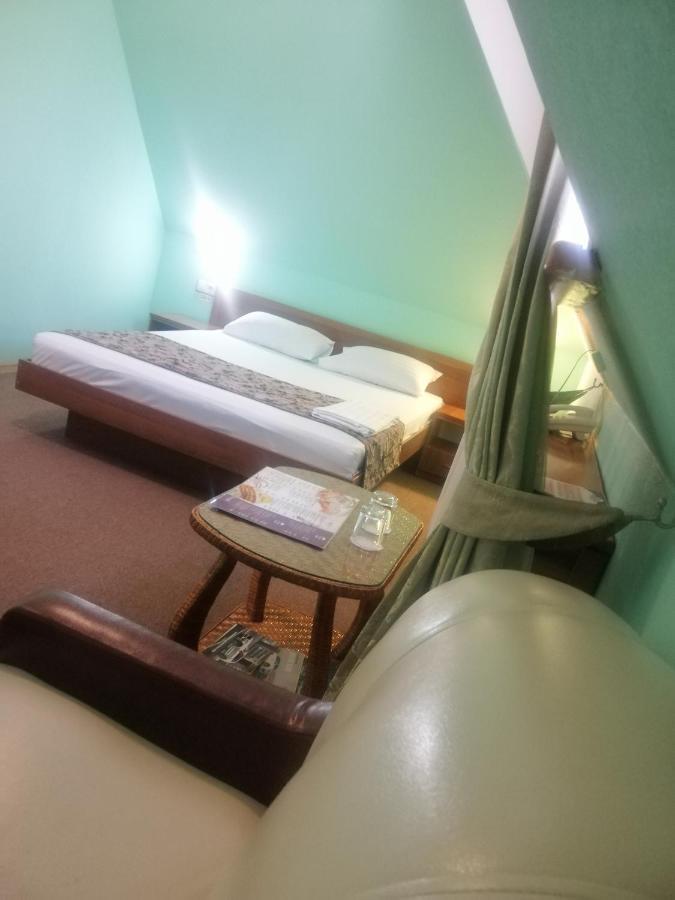 Hotel Gostiniy Dvor Non-Stop Chersoń Zewnętrze zdjęcie